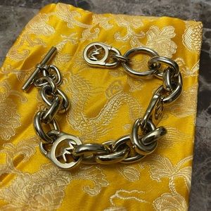 Michael Kors Chunky Sturdy Awesome Bracelet